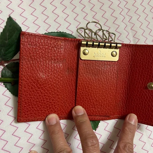 Luxury Gucci Leather Key Case Holder in Red - Picture 6 of 7